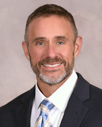 Tom McDougal, D.Sc., FACHE, director ejecutivo