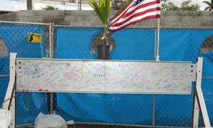 One of the last beams is signed by employees, volunteers, medical staff and board.