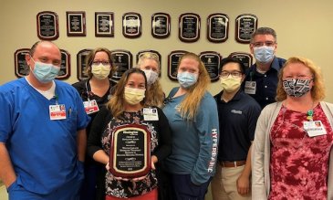 El Programa de Tratamiento Hiperbárico y Cuidado de Heridas del Manatee Memorial Hospital es Reconocido con el Premio Nacional a la Excelencia Clínica